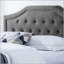 Élégante structure de lit tapissier pour grand lit avec capitonnage à boutons et garniture cloutée, idéale pour les chambres contemporaines-1131451150