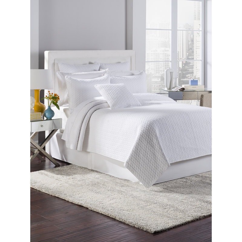 Estate Modern & Contemporary Quilt, White, Full/Queen Quilt + 2 Standard Shams