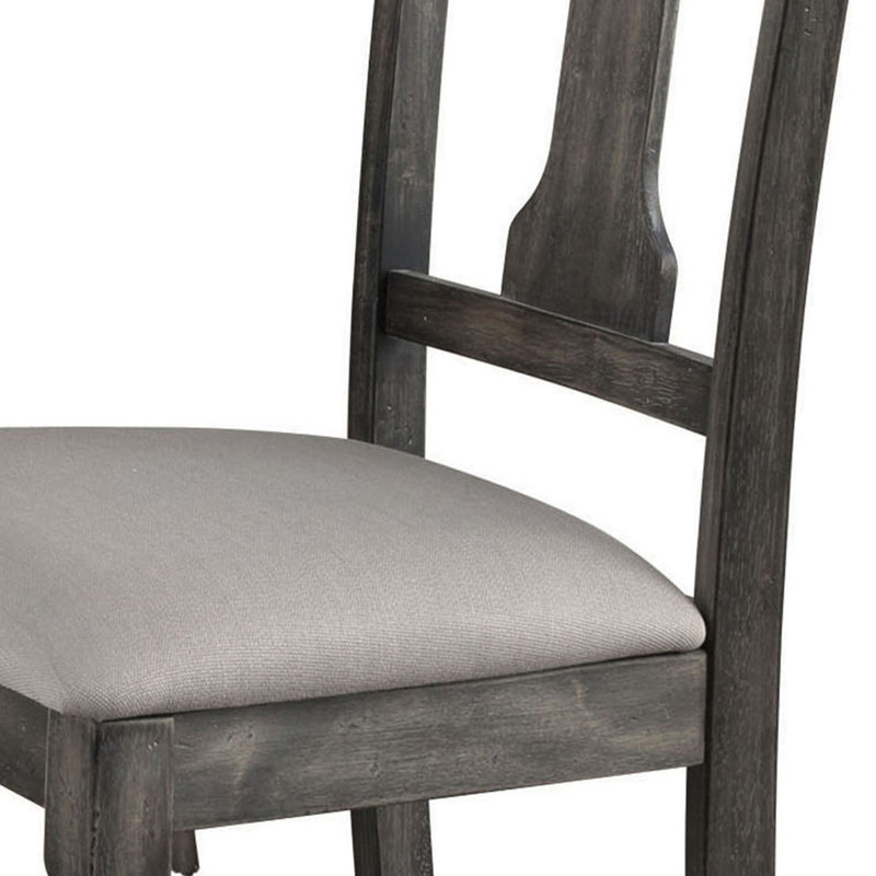 Élégantes chaises d'appoint à dossier ouvert patiné avec coussins en lin brun clair, parfaites pour un décor campagnard et des sièges confortables (ensemble de 2)