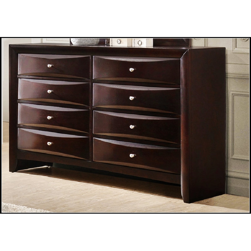 Commode contemporaine en bois massif à 8 tiroirs avec finition cerisier brun, parfaite pour le rangement élégant et fonctionnel d'une chambre à coucher