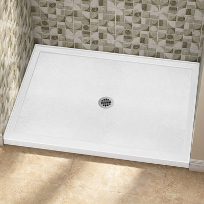 Base de douche rectangulaire en acrylique en alcôve l 48 po x P 36 po avec plateau de douche rectangulaire à simple seuil et plateau de douche blanc brillant avec bonde centrale et jupe à 4 côtés