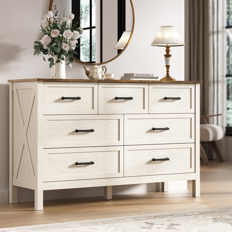 Commode à sept tiroirs