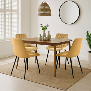 Table de salle à manger en bois massif effet noyer avec 4 chaises de salle à manger revêtues de velours Simsbury