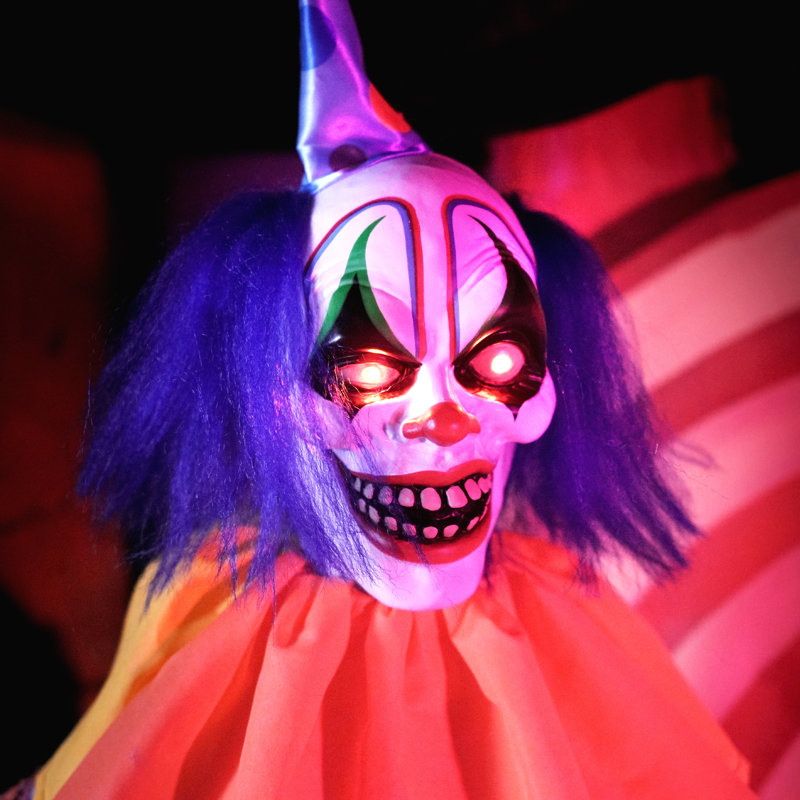 Haunted Hill Farm - Clown effrayant d'Halloween 5,5 pieds debout avec corps en mouvement et yeux rouges à DEL