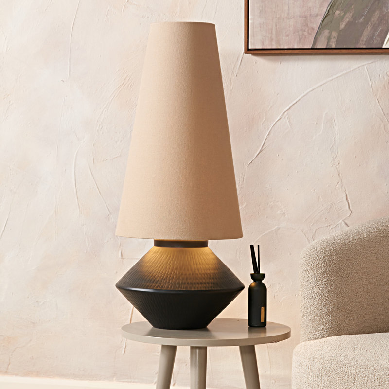 Nila Iron Table Lamp