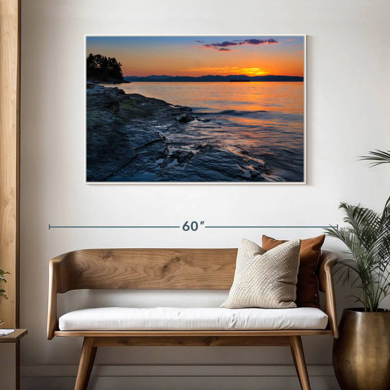 Serene Lake Champlain, 46 po x 31 po, Cadre flottant blanc