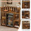 Armoire de bar rustique à lattes en bois avec espace pour réfrigérateur, prises de courant intégrées et éclairage à DEL, supports en verre et rangement à 4 niveaux, pour décorer un salon ou un pub