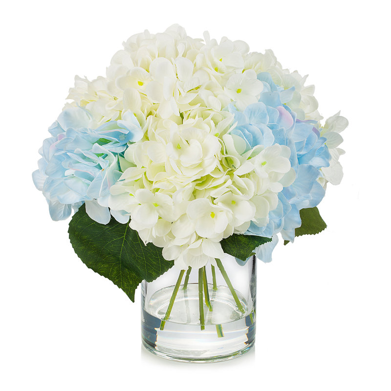 Arrangements floraux en soie dans un vase