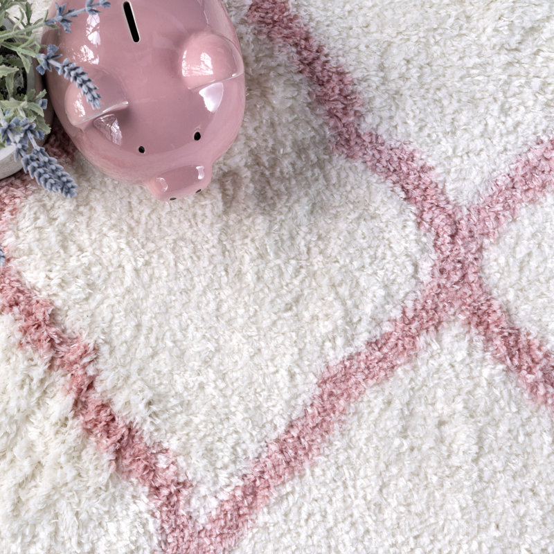 Cuanaic Trellis Shag Performance White/Pink Rug, Round 5'3"
