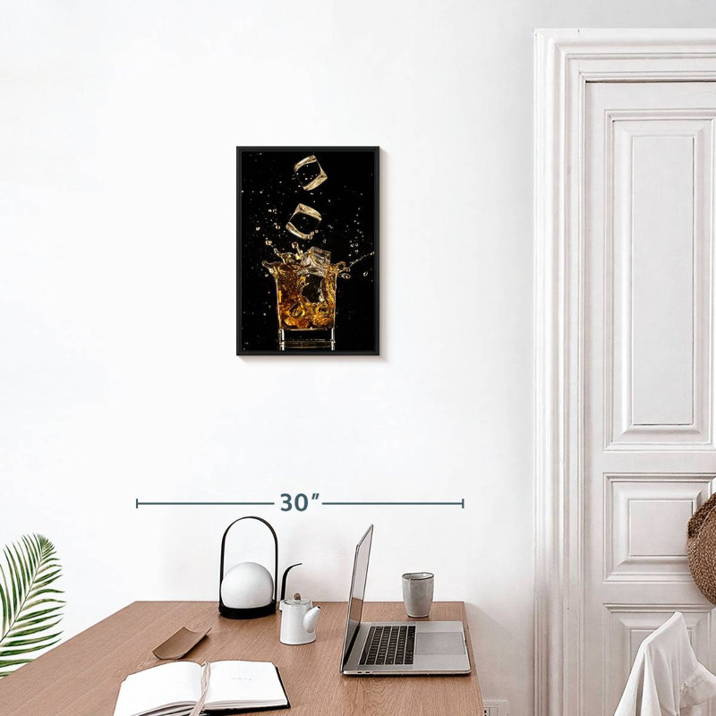 Whisky Ice Splash, 13 po x 19 po, Cadre flottant noir