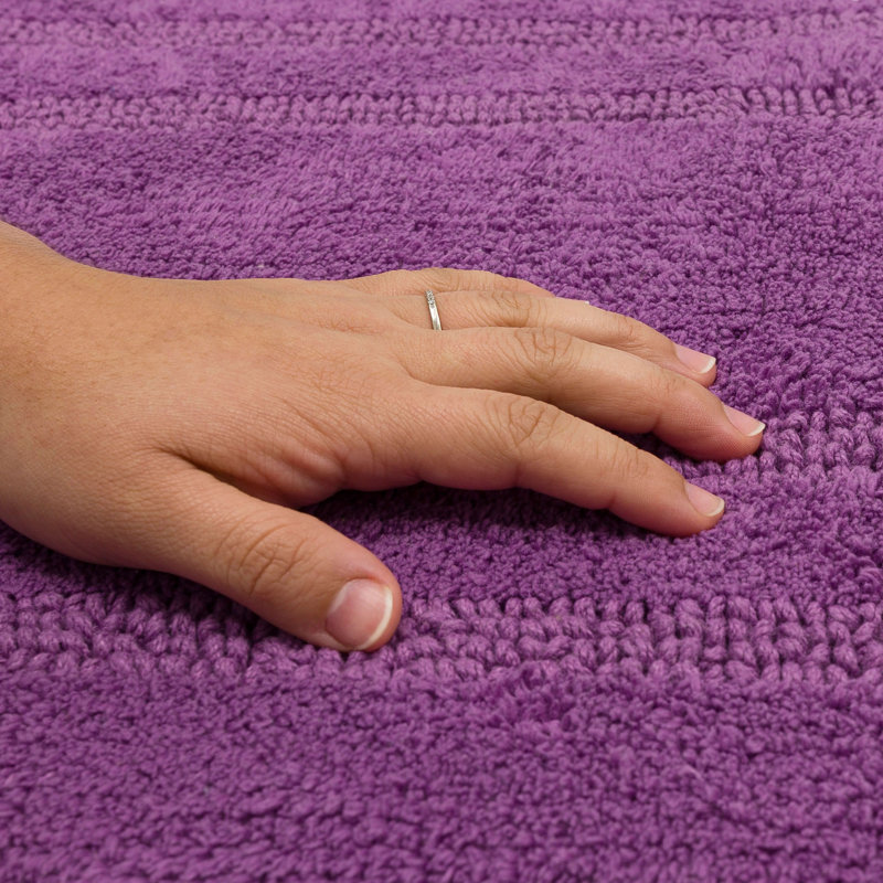 Tapis de bain lavable à la machine Kail, L 24 po x L 60 po, Fiesta magenta