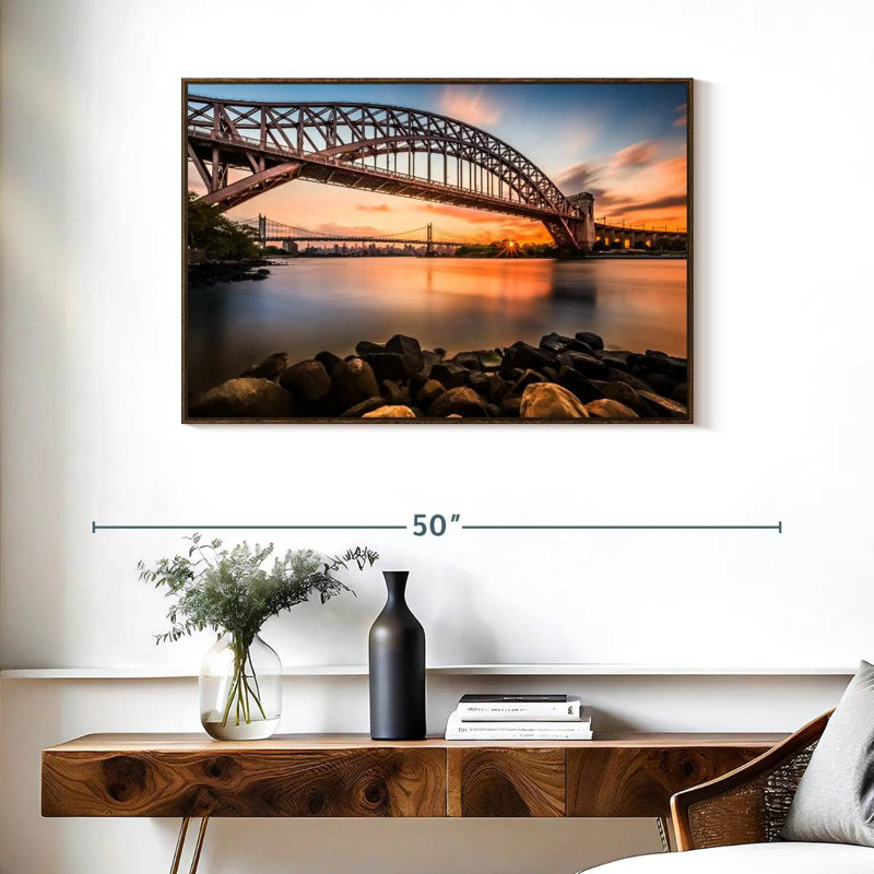 Pont Triboro au coucher du soleil, 37 po x 25 po, Cadre flottant en noyer