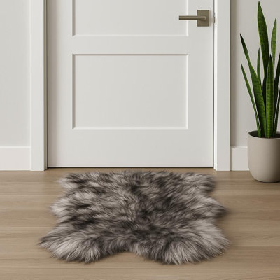 Tapis argenté à imprimé animalier métallique