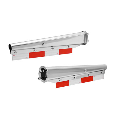 Paire de cintres robustes à volets de boue à ressort pour semi-camions - espacement des boulons de 2 1/2 po, acier chromé avec bandes de sécurité réfléchissantes