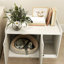 Enceinte de litière pour chat, meuble de litière cachée 32 po avec tapis à griffer, entrée pour animal de compagnie, maison de chat d'intérieur, table de bout, blanc vieilli