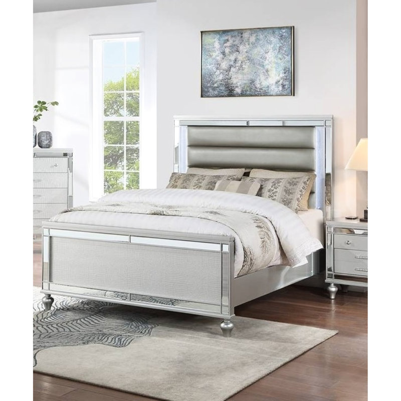 Lit moderne argenté pour très grand lit oriental avec capitonnage horizontal, pieds de gourde ronds et cadre à DEL