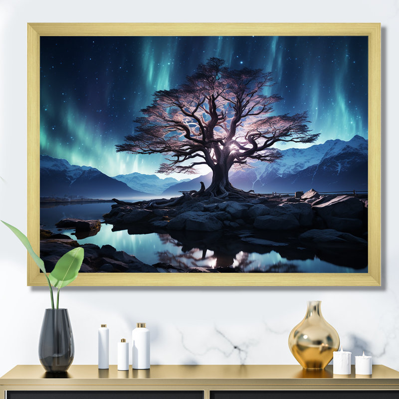 «Blue and Pink Tree In Northern Lights II», art mural arbre, Cadre d'angle fermé doré, H 34 po x l 44 po x P 1,5 po