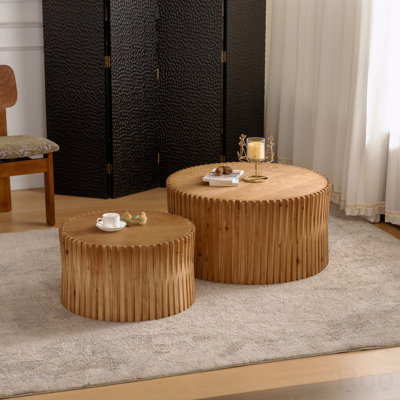 Ensemble de tables basses emboîtables de style rétro avec motif texturé en relief