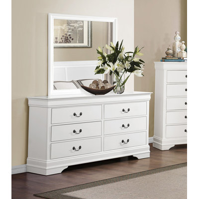Commode blanche traditionnelle de style Louis Phillippe