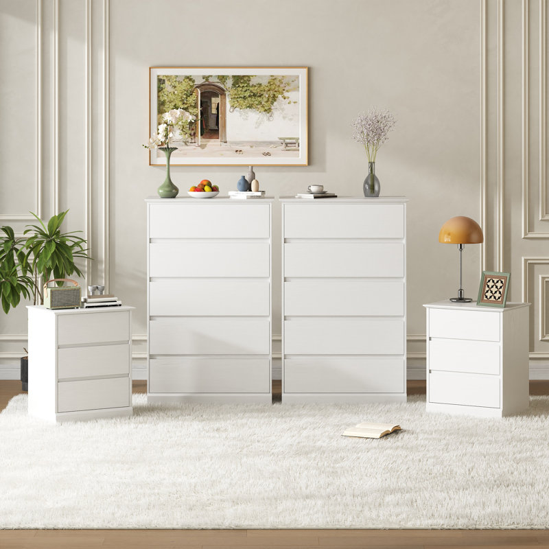 Ensemble de chambre à coucher 4 pièces Dornisha, 2 commodes 5 tiroirs H 48,4 po et ensemble de tables de chevet 2 tiroirs avec station de charge