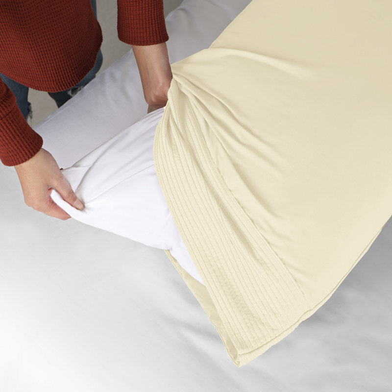 Ensemble de 2 taies d'oreiller à ourlet plissé Vilano Springs de Southshore Fine Linens, couleur crème, en microfibre doublement brossée 110 g/m², infroissable et lavable à la machine, format King/California King