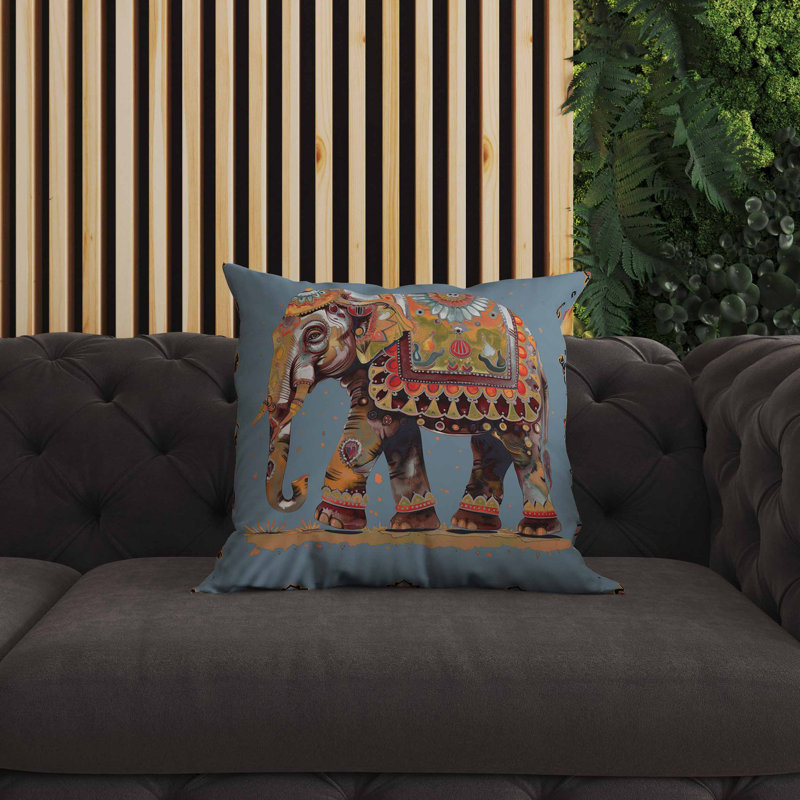 Coussin intérieur / extérieur Decorated Elephant, Carré 26 po, Bleu / Vert / Orange