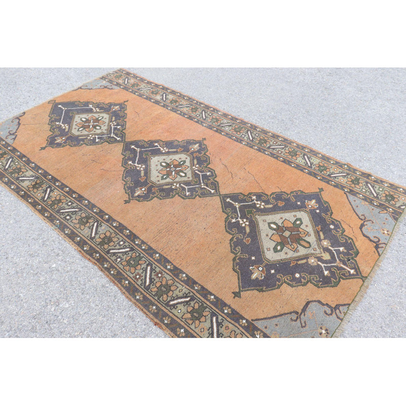 Tapis turc authentique authentique avec un design complexe pour la décoration intérieure - tons de terre