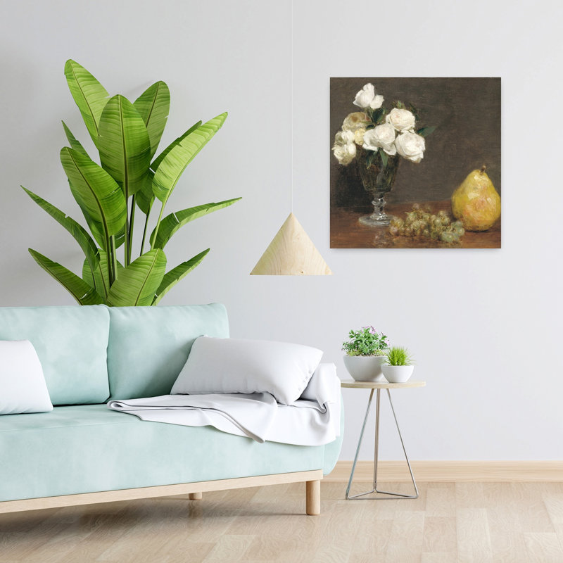 Roses blanches et fruits, art floral traditionnel rétro, H 18 po x l 18 po