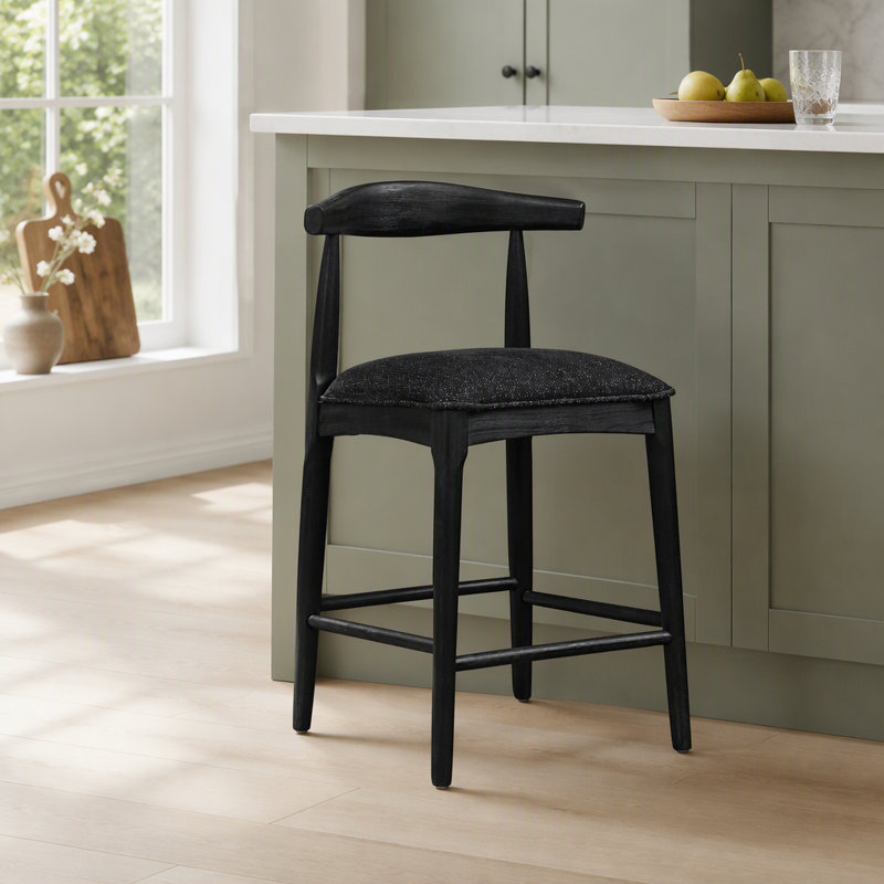 Ensemble de 2 tabourets de bar de style campagnard charmants, à dossier échelle, avec siège rembourré neutre et pieds fuselés.