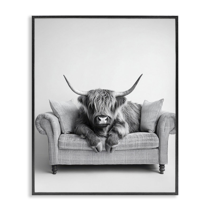«Highland Cattons on Couch», art giclée par Petal Prints Design, 14" H x 11" W, Giclée encadrée noir minuit