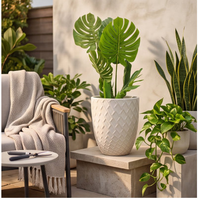 Pot de fleurs en céramique fait à la main de 17 pouces de diamètre, blanc crème avec motif de losanges, argile respirante pour figuier, feuilles de Monstera et grandes plantes d'intérieur / extérieur
