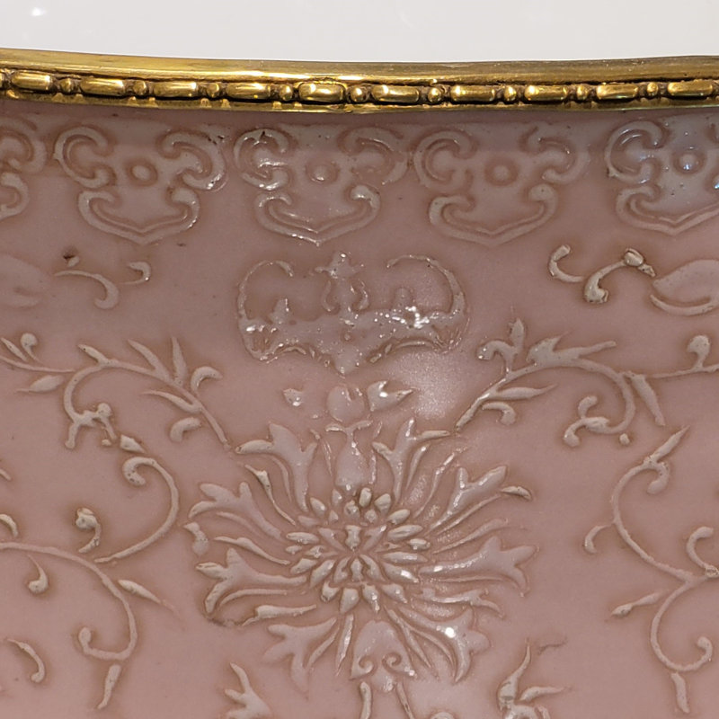 Pot à fleurs rose en porcelaine gaufrée Ormolu