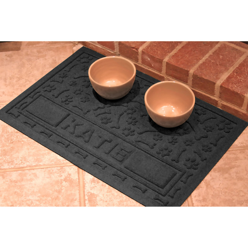 Tapis d'alimentation pour animaux intérieur et extérieur 18 po x 28 po WaterHog® Paws and Bones, Gris anthracite, Oui