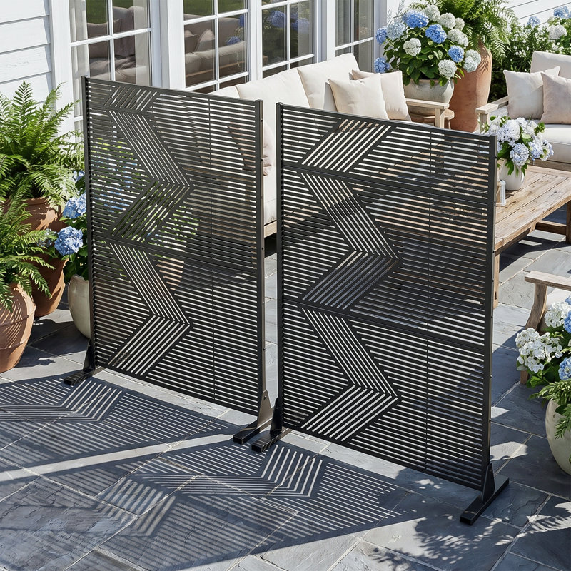 Panneau de clôture de jardin autoportant en métal, 72 po H x 47 po L, pour patio, balcon et piscine, offrant une intimité optimale.