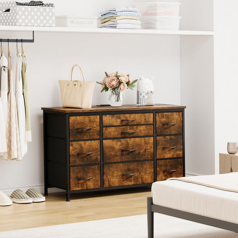 Commode pour chambre à coucher Meuble télé 55 po avec prise de courant et commode large à DEL avec 10 grands tiroirs, Brun