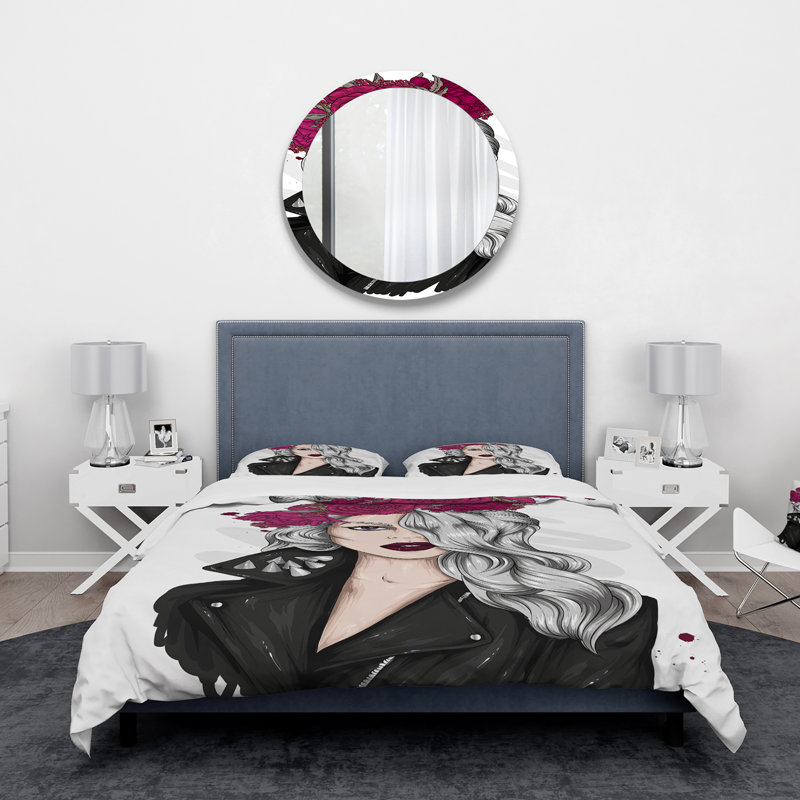 Portrait d'une jeune femme avec une couronne de fleurs rouges - ensemble de housse de couette moderne - microfibre de polyester