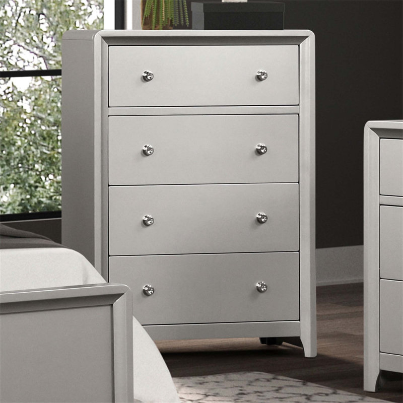 Commode luxueuse à 4 tiroirs avec boutons en nickel brossé et joints en queue d'aronde pour les chambres contemporaines