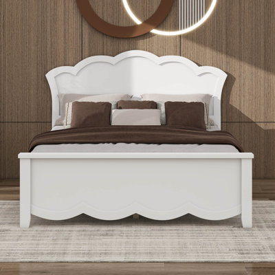 Lit plateforme en bois avec tête de lit en forme de fleur