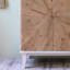 Armoire de rangement décorative avec tablettes spacieuses