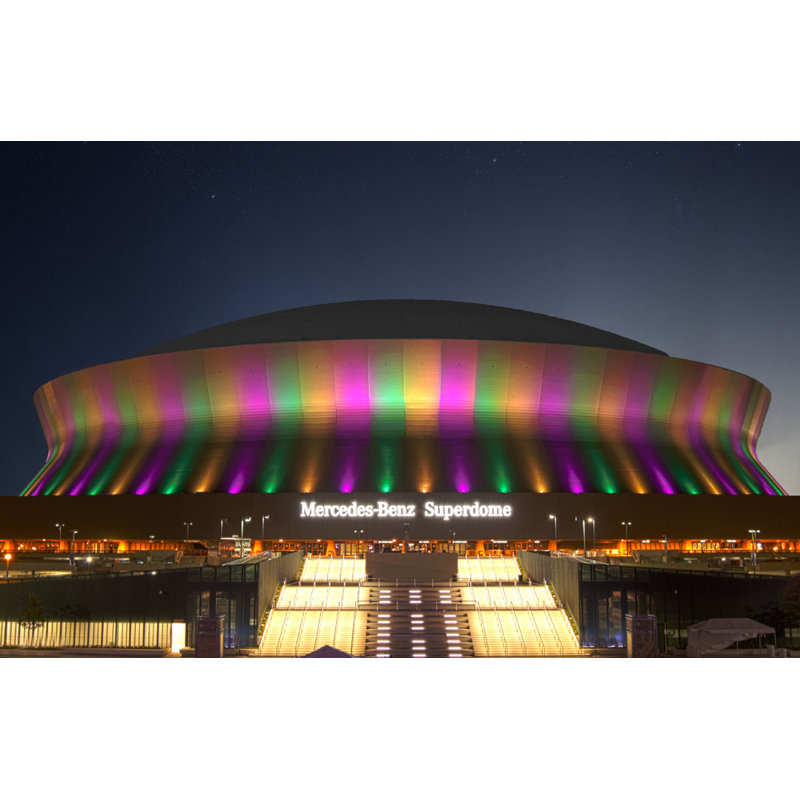 Mercedes Superdome, H 12 po x l 18 po