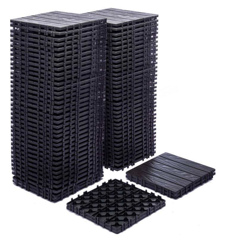 Paquet de 68 tuiles de terrasse en plastique emboîtables pour une utilisation intérieure / extérieure avec une performance imperméable durable et une texture de grain de bois 3D réaliste.
