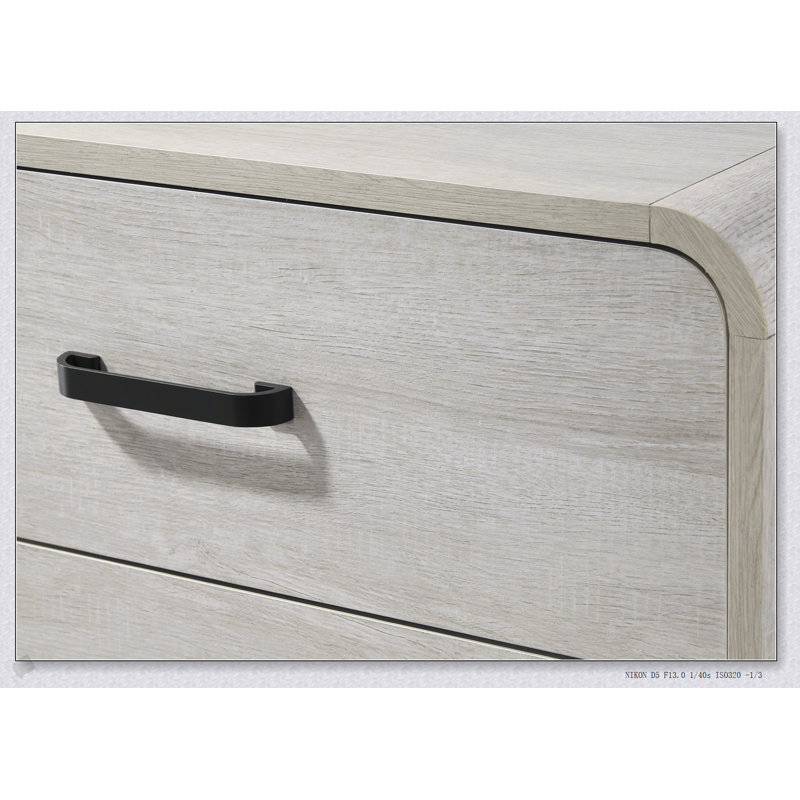 Commode contemporaine à cinq tiroirs en bois avec rangement spacieux et finition blanche antique élégante pour les espaces de vie modernes