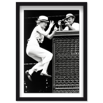Shutter Jump I Shadowbox Music Print par Oliver Gal