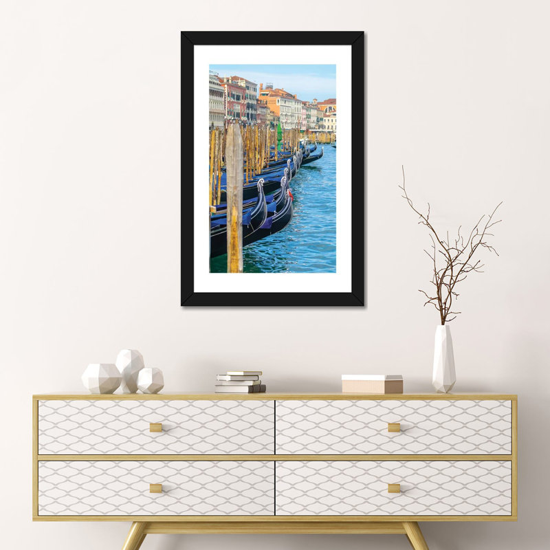 « Venice IV » par Ben Heine-reproduction de photo, Blanc, H 24 po x l 16 po x P 1 po, Papier encadré noir