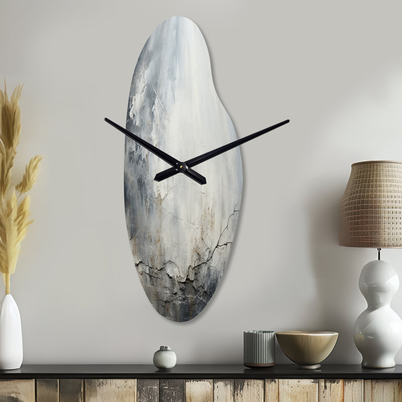 Gheorghita, rivière de pierre grise et blanche II - horloge abstraite asymétrique en métal, horloge murale incurvée grise