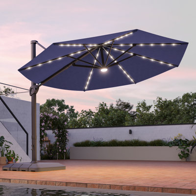 Abat-jour luxueux: parasol en porte-à-faux à DEL de 11 pi avec tissu teint dans la masse, cadre en aluminium et rotation à 360 °