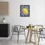 Citron audacieux sur cadre flottant bleu, design par Matthew Piotrowicz-931889775-931889772