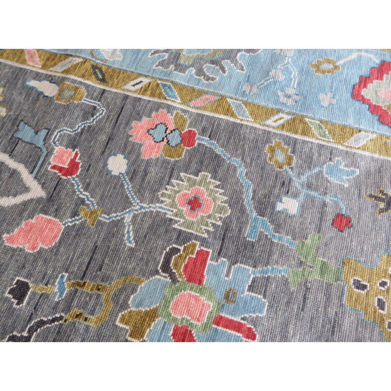 Tapis unique gris de 9 pi 11 po