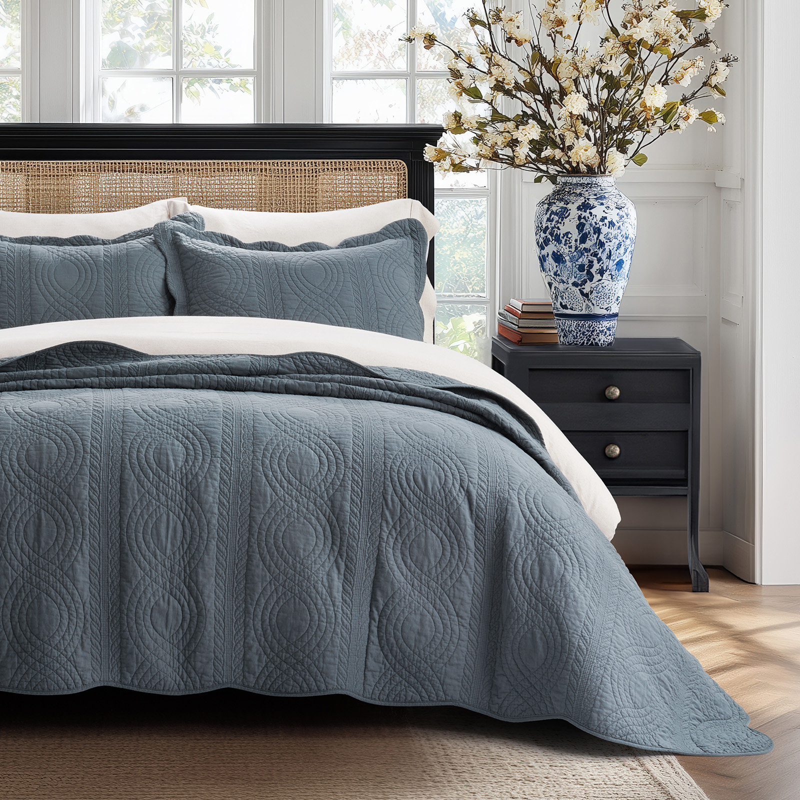 Scallop Edge 100% Cotton Quilt Set, King Quilt + 2 King Shams, Stormy Blue