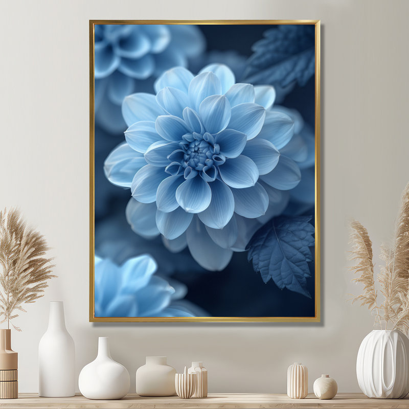«Blue Monicolom Mums Flowers At Night», décoration murale «Mums», Cadre flottant doré, 20" H x 12" W
